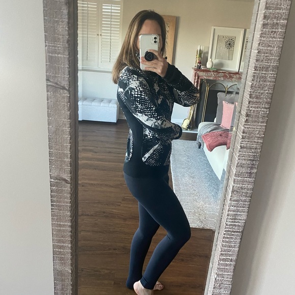 Lululemon Scuba Jacket - Picture 4 of 8